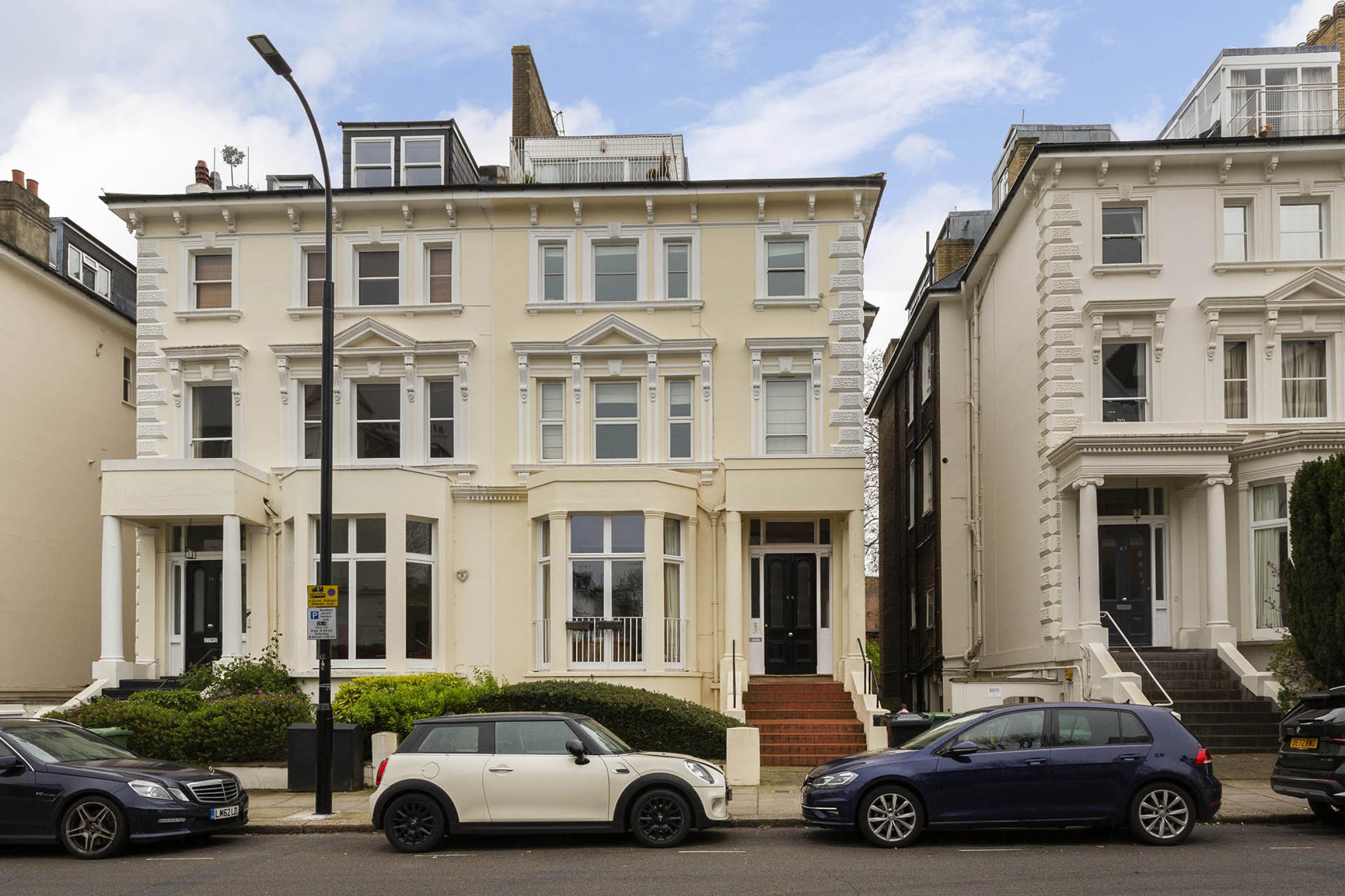 			2 Bedroom, 1 bath, 1 reception Flat			 Belsize Park Gardens, Belsize Park NW3